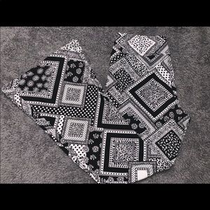 Patterned wide legged leggings